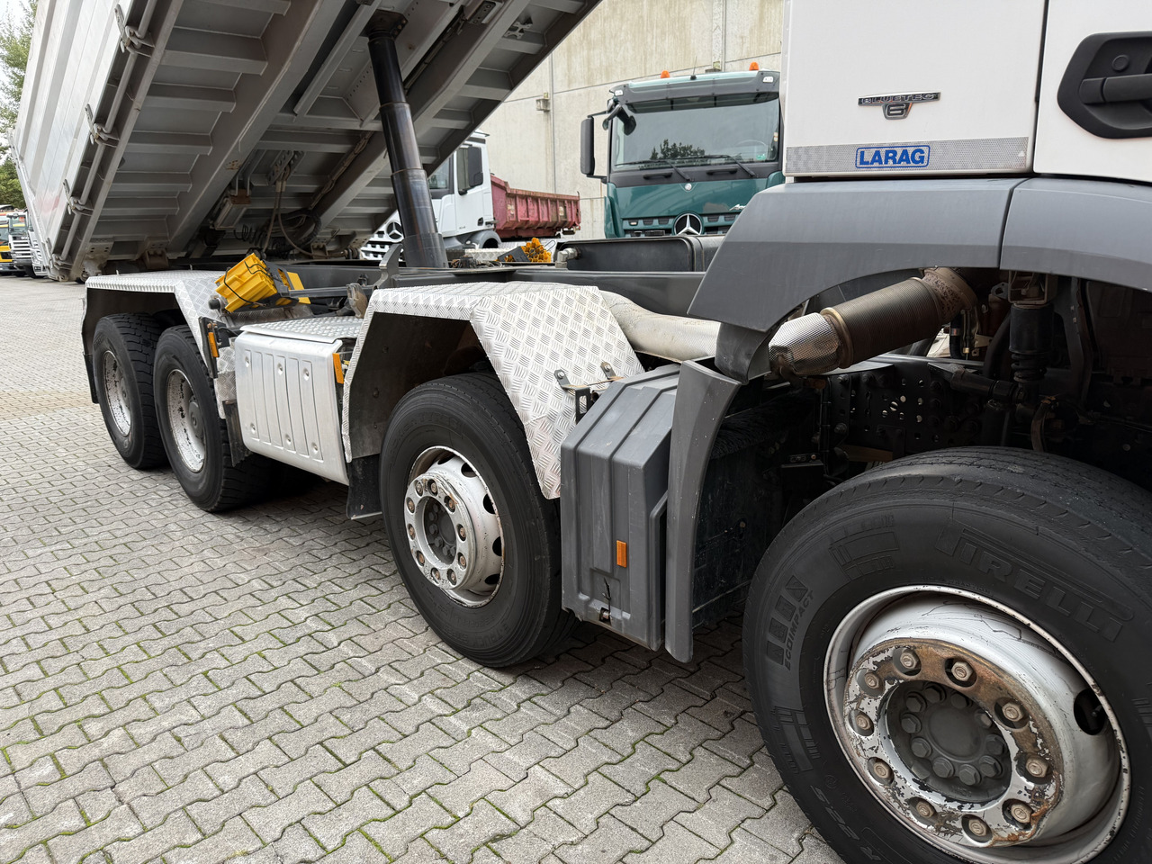 Mercedes-Benz Arocs 3246K 8X4 Meiller - Tovornjak prekucnik: slika 4 Mercedes-Benz Arocs 3246K 8X4 Meiller - Tovornjak prekucnik: slika 4