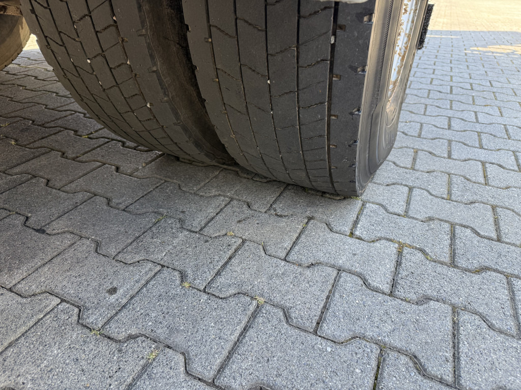 Volvo FM12 420 4X4 Kran MKG 300 bis 24 Meter - Tovornjak z dvigalom: slika 4 Volvo FM12 420 4X4 Kran MKG 300 bis 24 Meter - Tovornjak z dvigalom: slika 4