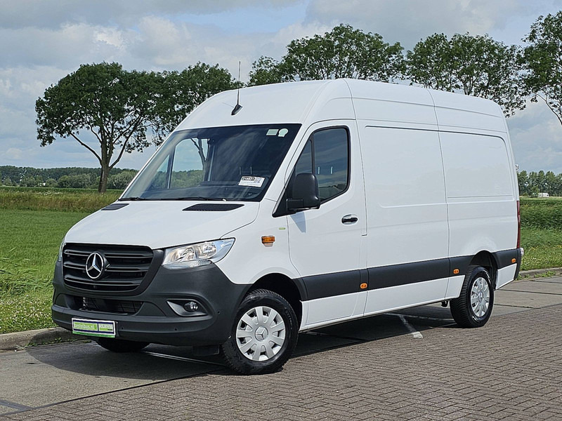 Mercedes-Benz Sprinter 317 L2H2 Navi Mbux - Furgon: slika 2 Mercedes-Benz Sprinter 317 L2H2 Navi Mbux - Furgon: slika 2
