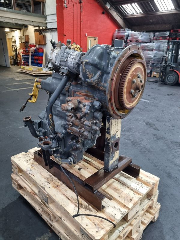 Komatsu WA320-3 Gearbox (Plant) - Menjalnik za Gradbeni stroj: slika 1 Komatsu WA320-3 Gearbox (Plant) - Menjalnik za Gradbeni stroj: slika 1