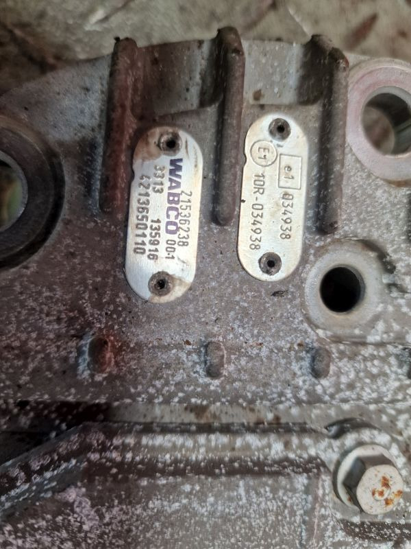 Volvo AT2612D Gearbox ECU Gearbox - Menjalnik: slika 3 Volvo AT2612D Gearbox ECU Gearbox - Menjalnik: slika 3
