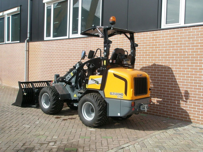 Giant G2500 - Kompaktni nakladalnik na gosenicah: slika 2 Giant G2500 - Kompaktni nakladalnik na gosenicah: slika 2