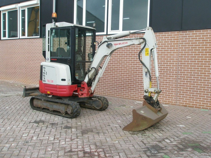 Takeuchi TB23R - Mini bager: slika 3 Takeuchi TB23R - Mini bager: slika 3