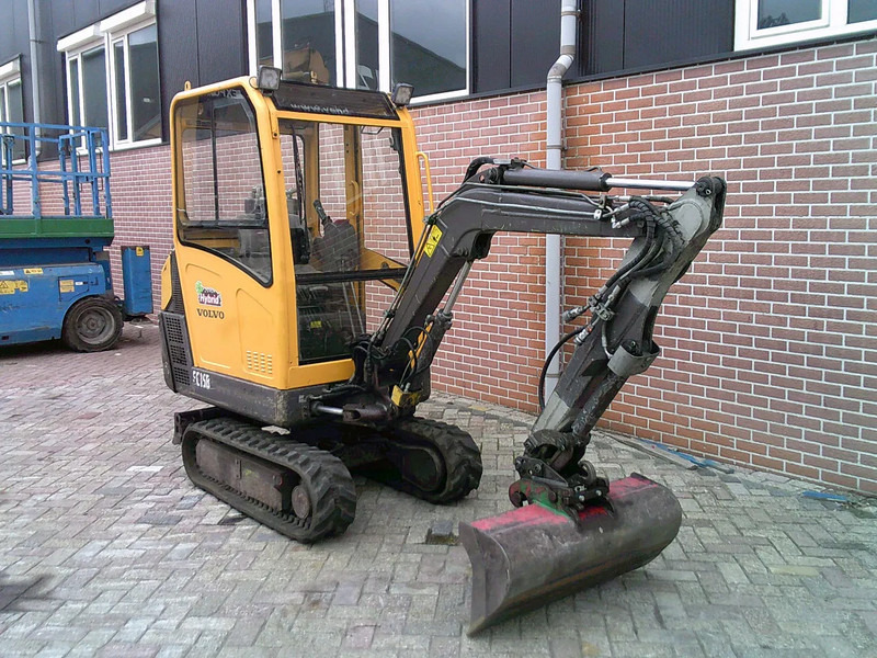 Volvo EC15B - Mini bager: slika 4 Volvo EC15B - Mini bager: slika 4