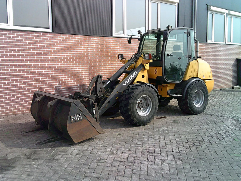 Volvo L25B - Kolesni nakladalec: slika 1 Volvo L25B - Kolesni nakladalec: slika 1