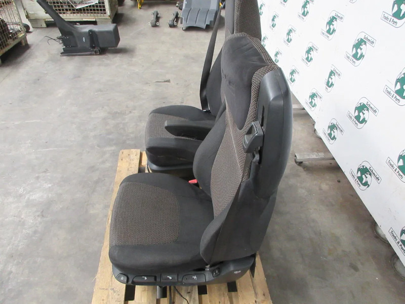 DAF 1978966//1844380 STOELEN SET DAF CF 440 EURO 6 MODEL 2018 - Sedež za Tovornjak: slika 2 DAF 1978966//1844380 STOELEN SET DAF CF 440 EURO 6 MODEL 2018 - Sedež za Tovornjak: slika 2