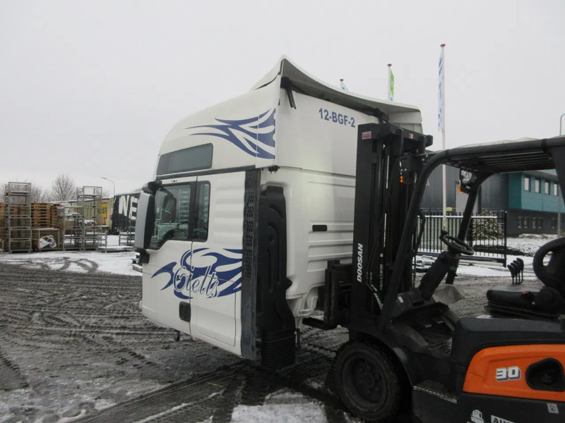 MAN MAN 18.500 TGX MODEL 2020 EURO 6 - Kabina in notranjost za Tovornjak: slika 4 MAN MAN 18.500 TGX MODEL 2020 EURO 6 - Kabina in notranjost za Tovornjak: slika 4