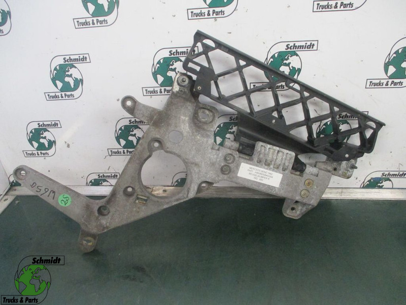 Mercedes-Benz A 960 885 08 45 BUMPER BRACKE MP 4 - Okvir/ Šasija za Tovornjak: slika 1 Mercedes-Benz A 960 885 08 45 BUMPER BRACKE MP 4 - Okvir/ Šasija za Tovornjak: slika 1
