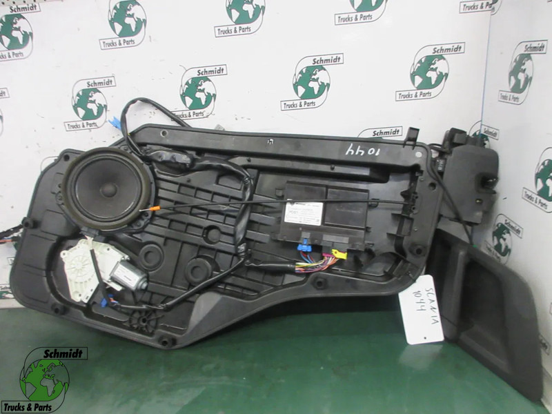 Scania 2718510 // 2708293 // 2306122 BINNENPANEEL DEUR RECHTS P 410 EURO 6 - Kabina in notranjost za Tovornjak: slika 1 Scania 2718510 // 2708293 // 2306122 BINNENPANEEL DEUR RECHTS P 410 EURO 6 - Kabina in notranjost za Tovornjak: slika 1