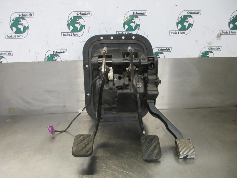 Volvo 21761966// 82545137 PEDAAL SYSTEEM VOLVO FL 210 EURO 6 - Kabina in notranjost za Tovornjak: slika 3 Volvo 21761966// 82545137 PEDAAL SYSTEEM VOLVO FL 210 EURO 6 - Kabina in notranjost za Tovornjak: slika 3