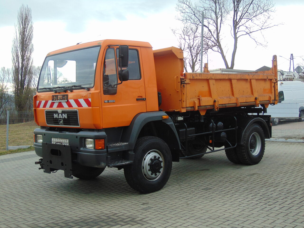 MAN 18-224 4x4 KIPER - Tovornjak prekucnik: slika 1 MAN 18-224 4x4 KIPER - Tovornjak prekucnik: slika 1