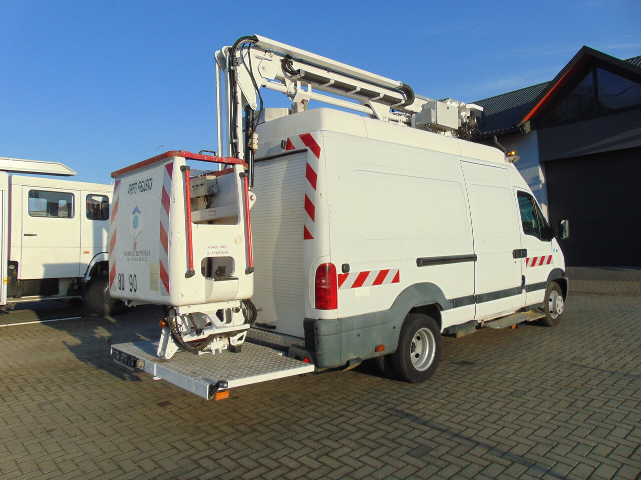 RENAULT Mascott 2,8dCi 110 L2H3 France Elevateur 152TTF 162TTF - Dvižna ploščad: slika 4 RENAULT Mascott 2,8dCi 110 L2H3 France Elevateur 152TTF 162TTF - Dvižna ploščad: slika 4