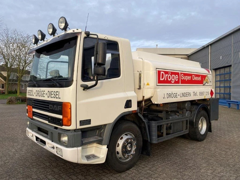 DAF 65CF-240 / FULL STEEL / POMP / 3 COMPARTIMENTS / 8350 LITER / ONLY:25969 KM / EURO-2 / MANUAL / GOOD CONDITION - Tovornjak cisterna: slika 1 DAF 65CF-240 / FULL STEEL / POMP / 3 COMPARTIMENTS / 8350 LITER / ONLY:25969 KM / EURO-2 / MANUAL / GOOD CONDITION - Tovornjak cisterna: slika 1