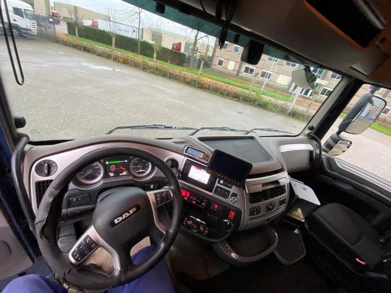 DAF XF106-530 8X2 / AJK HOOKLIFT 25000KG / 9 TON FRONT AXLE / NAVI / ONLY:612482 KM / SSC / AUTOMATIC / EURO-6 / 2019 lizing DAF XF106-530 8X2 / AJK HOOKLIFT 25000KG / 9 TON FRONT AXLE / NAVI / ONLY:612482 KM / SSC / AUTOMATIC / EURO-6 / 2019: slika 14 DAF XF106-530 8X2 / AJK HOOKLIFT 25000KG / 9 TON FRONT AXLE / NAVI / ONLY:612482 KM / SSC / AUTOMATIC / EURO-6 / 2019 lizing DAF XF106-530 8X2 / AJK HOOKLIFT 25000KG / 9 TON FRONT AXLE / NAVI / ONLY:612482 KM / SSC / AUTOMATIC / EURO-6 / 2019: slika 14