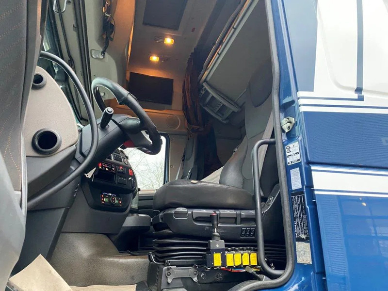 DAF XF106-530 8X2 / AJK HOOKLIFT 25000KG / 9 TON FRONT AXLE / NAVI / ONLY:612482 KM / SSC / AUTOMATIC / EURO-6 / 2019 lizing DAF XF106-530 8X2 / AJK HOOKLIFT 25000KG / 9 TON FRONT AXLE / NAVI / ONLY:612482 KM / SSC / AUTOMATIC / EURO-6 / 2019: slika 13 DAF XF106-530 8X2 / AJK HOOKLIFT 25000KG / 9 TON FRONT AXLE / NAVI / ONLY:612482 KM / SSC / AUTOMATIC / EURO-6 / 2019 lizing DAF XF106-530 8X2 / AJK HOOKLIFT 25000KG / 9 TON FRONT AXLE / NAVI / ONLY:612482 KM / SSC / AUTOMATIC / EURO-6 / 2019: slika 13