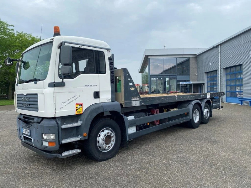 MAN TGA26.320 / SLIDING PLATEAU / WINCH / LIFT AXLE / MACHINE CARRIER / MANUAL / EURO-4 / 2007 - Tovornjak s kesonom: slika 2 MAN TGA26.320 / SLIDING PLATEAU / WINCH / LIFT AXLE / MACHINE CARRIER / MANUAL / EURO-4 / 2007 - Tovornjak s kesonom: slika 2