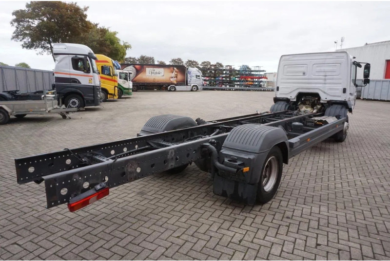 Mercedes-Benz ATEGO 1221 / ENGINE RUNNING / ONLY:253095 KM / AUTOMATIC / EURO-6 / 2017 - Tovornjak-šasija: slika 4 Mercedes-Benz ATEGO 1221 / ENGINE RUNNING / ONLY:253095 KM / AUTOMATIC / EURO-6 / 2017 - Tovornjak-šasija: slika 4