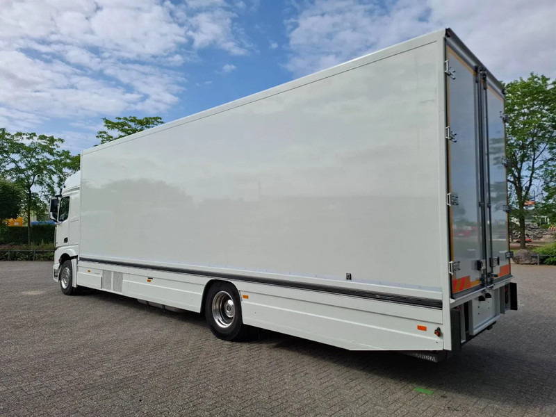 Mercedes-Benz Actros 1843 / GERMAN FLOWER TRUCK / 162021 KM / ISOLATED BOX / COOL & HEATED / NAVI / PLATFORM 1500 KG / TOP CONDITION / FULL-AI - Tovornjak s hrano: slika 3 Mercedes-Benz Actros 1843 / GERMAN FLOWER TRUCK / 162021 KM / ISOLATED BOX / COOL & HEATED / NAVI / PLATFORM 1500 KG / TOP CONDITION / FULL-AI - Tovornjak s hrano: slika 3
