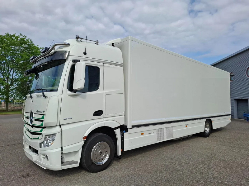 Mercedes-Benz Actros 1843 / GERMAN FLOWER TRUCK / 162021 KM / ISOLATED BOX / COOL & HEATED / NAVI / PLATFORM 1500 KG / TOP CONDITION / FULL-AI - Tovornjak s hrano: slika 1 Mercedes-Benz Actros 1843 / GERMAN FLOWER TRUCK / 162021 KM / ISOLATED BOX / COOL & HEATED / NAVI / PLATFORM 1500 KG / TOP CONDITION / FULL-AI - Tovornjak s hrano: slika 1