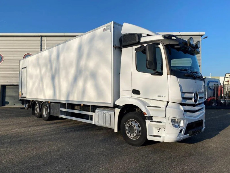 Mercedes-Benz Antos 2533 / LIFT AXLE / HEATED CLOSED BOX / PLATFORM 2000 KG / ONLY:506959 KM / SIDE DOOR / AUTOMATIC / EURO-6 / 2019 - Tovornjak zabojnik: slika 2 Mercedes-Benz Antos 2533 / LIFT AXLE / HEATED CLOSED BOX / PLATFORM 2000 KG / ONLY:506959 KM / SIDE DOOR / AUTOMATIC / EURO-6 / 2019 - Tovornjak zabojnik: slika 2