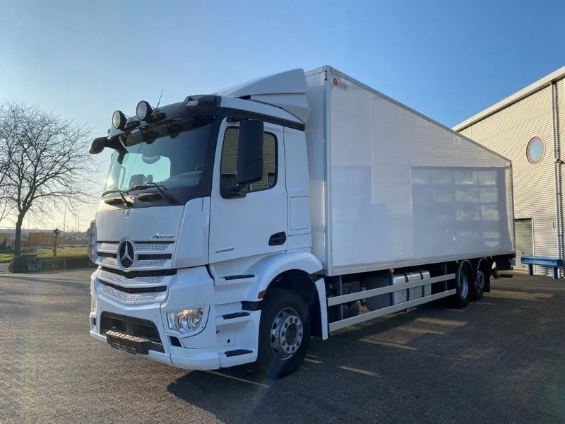 Mercedes-Benz Antos 2533 / LIFT AXLE / HEATED CLOSED BOX / PLATFORM 2000 KG / ONLY:506959 KM / SIDE DOOR / AUTOMATIC / EURO-6 / 2019 - Tovornjak zabojnik: slika 1 Mercedes-Benz Antos 2533 / LIFT AXLE / HEATED CLOSED BOX / PLATFORM 2000 KG / ONLY:506959 KM / SIDE DOOR / AUTOMATIC / EURO-6 / 2019 - Tovornjak zabojnik: slika 1