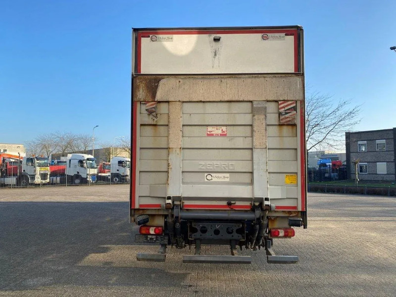 Mercedes-Benz Antos 2533 / LIFT AXLE / HEATED CLOSED BOX / PLATFORM 2000 KG / ONLY:506959 KM / SIDE DOOR / AUTOMATIC / EURO-6 / 2019 - Tovornjak zabojnik: slika 4 Mercedes-Benz Antos 2533 / LIFT AXLE / HEATED CLOSED BOX / PLATFORM 2000 KG / ONLY:506959 KM / SIDE DOOR / AUTOMATIC / EURO-6 / 2019 - Tovornjak zabojnik: slika 4