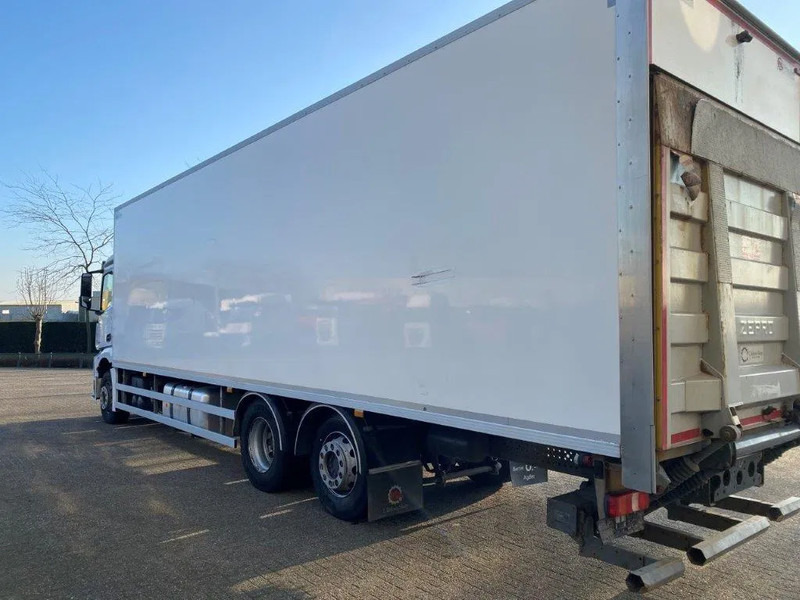 Mercedes-Benz Antos 2533 / LIFT AXLE / HEATED CLOSED BOX / PLATFORM 2000 KG / ONLY:506959 KM / SIDE DOOR / AUTOMATIC / EURO-6 / 2019 - Tovornjak zabojnik: slika 3 Mercedes-Benz Antos 2533 / LIFT AXLE / HEATED CLOSED BOX / PLATFORM 2000 KG / ONLY:506959 KM / SIDE DOOR / AUTOMATIC / EURO-6 / 2019 - Tovornjak zabojnik: slika 3