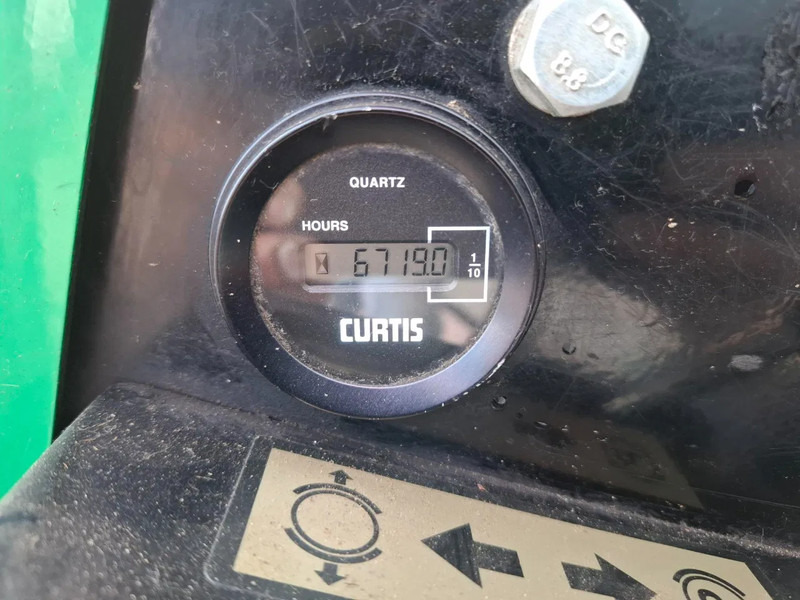 Vrtna kosilnica Ransomes HR6010 / 6719 HOURS / 4 WHEEL DRIVE / HYDROSTATIC / 60 HP / AIRCO / CLOSED CABIN / 2008 /: slika 19