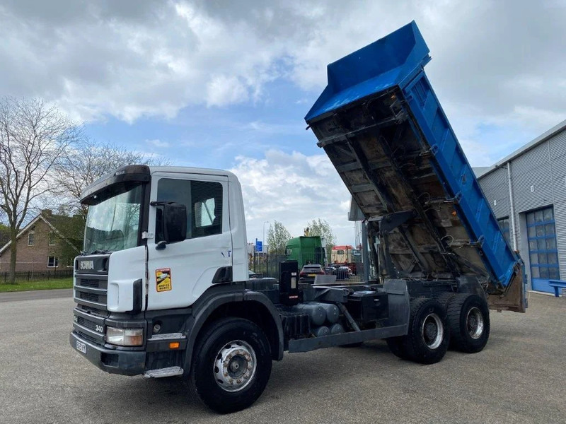 Scania 114-340 / 6X4 / 2 SIDE TIPPER / BIG AXLE / FULL-STEEL / DRUM BRAKES / MANUAL / 1999 - Tovornjak prekucnik: slika 2 Scania 114-340 / 6X4 / 2 SIDE TIPPER / BIG AXLE / FULL-STEEL / DRUM BRAKES / MANUAL / 1999 - Tovornjak prekucnik: slika 2