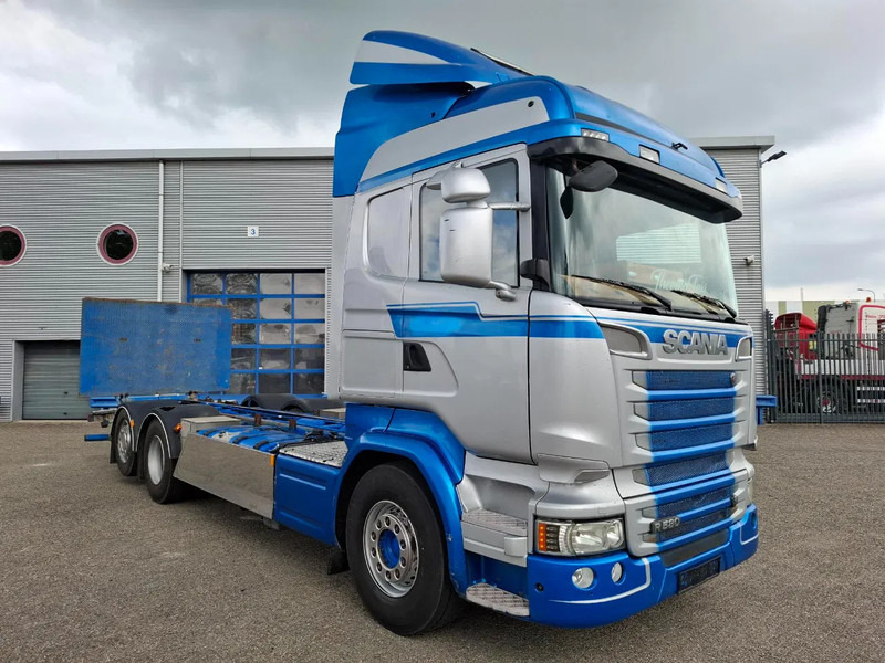 Scania R580 V8 / RETARDER / LIFT+LENKACHSE / FULL-AIR / PLATFORM 2000 KG / LEATHER / AIRCO / AUTOMATIC / EURO-6 / 2014 - Tovornjak-šasija: slika 2 Scania R580 V8 / RETARDER / LIFT+LENKACHSE / FULL-AIR / PLATFORM 2000 KG / LEATHER / AIRCO / AUTOMATIC / EURO-6 / 2014 - Tovornjak-šasija: slika 2