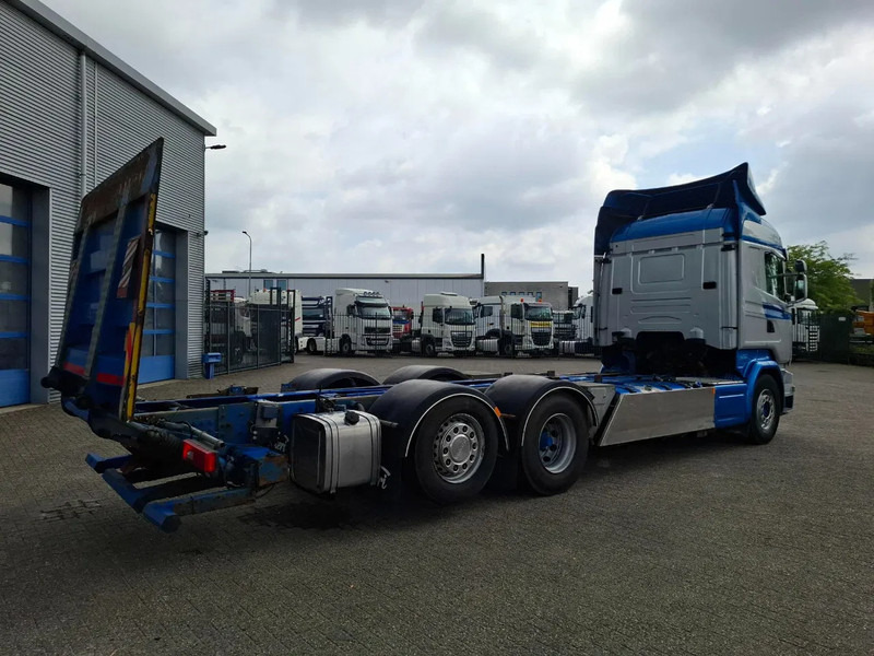 Scania R580 V8 / RETARDER / LIFT+LENKACHSE / FULL-AIR / PLATFORM 2000 KG / LEATHER / AIRCO / AUTOMATIC / EURO-6 / 2014 - Tovornjak-šasija: slika 5 Scania R580 V8 / RETARDER / LIFT+LENKACHSE / FULL-AIR / PLATFORM 2000 KG / LEATHER / AIRCO / AUTOMATIC / EURO-6 / 2014 - Tovornjak-šasija: slika 5