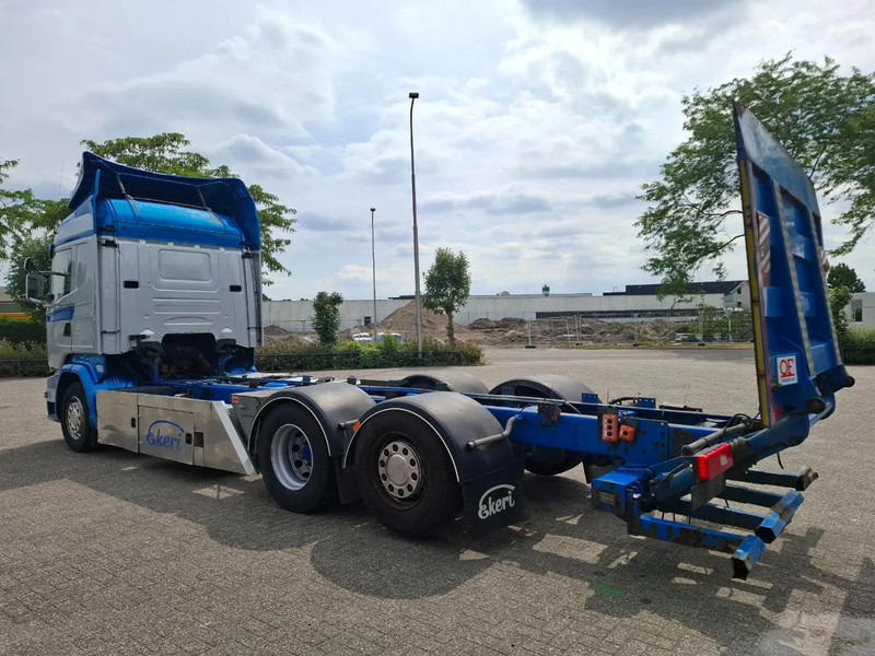 Scania R580 V8 / RETARDER / LIFT+LENKACHSE / FULL-AIR / PLATFORM 2000 KG / LEATHER / AIRCO / AUTOMATIC / EURO-6 / 2015 - Tovornjak-šasija: slika 3 Scania R580 V8 / RETARDER / LIFT+LENKACHSE / FULL-AIR / PLATFORM 2000 KG / LEATHER / AIRCO / AUTOMATIC / EURO-6 / 2015 - Tovornjak-šasija: slika 3