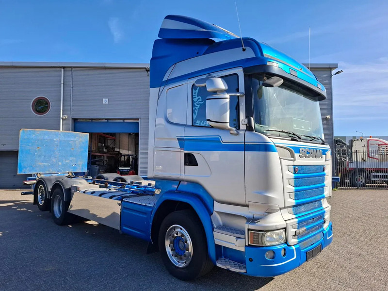 Scania R580 V8 / RETARDER / LIFT+LENKACHSE / FULL-AIR / PLATFORM 2000 KG / LEATHER / AIRCO / AUTOMATIC / EURO-6 / 2015 - Tovornjak-šasija: slika 2 Scania R580 V8 / RETARDER / LIFT+LENKACHSE / FULL-AIR / PLATFORM 2000 KG / LEATHER / AIRCO / AUTOMATIC / EURO-6 / 2015 - Tovornjak-šasija: slika 2