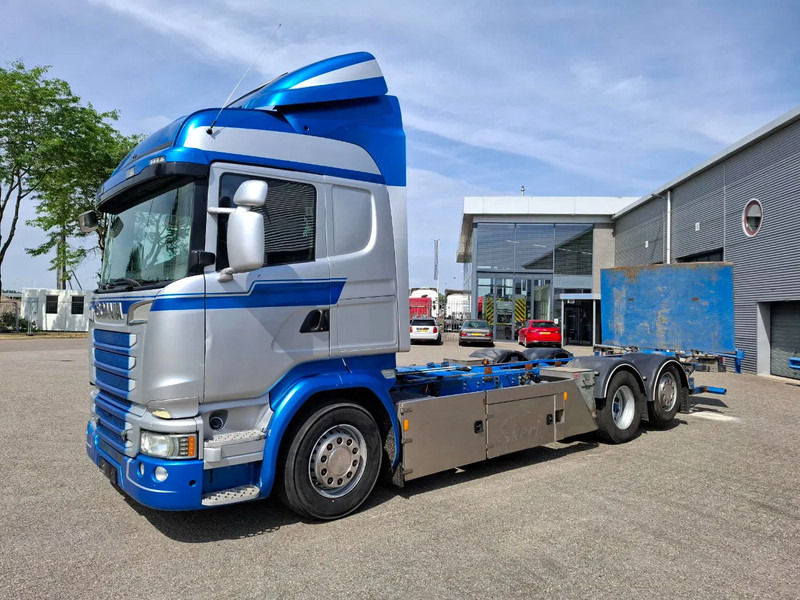 Scania R580 V8 / RETARDER / LIFT+LENKACHSE / FULL-AIR / PLATFORM 2000 KG / NAVI / LEATHER / AIRCO / AUTOMATIC / EURO-6 / 2014 - Tovornjak-šasija: slika 1 Scania R580 V8 / RETARDER / LIFT+LENKACHSE / FULL-AIR / PLATFORM 2000 KG / NAVI / LEATHER / AIRCO / AUTOMATIC / EURO-6 / 2014 - Tovornjak-šasija: slika 1