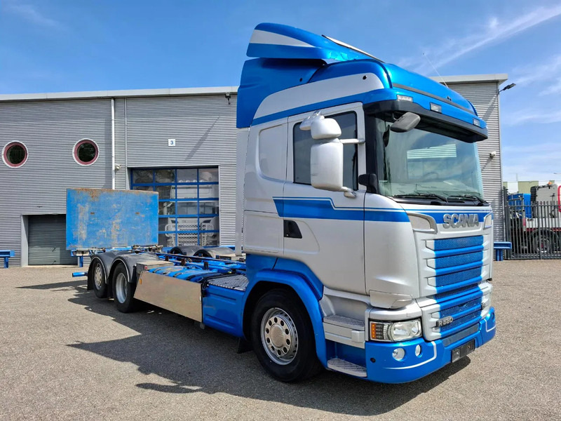Scania R580 V8 / RETARDER / LIFT+LENKACHSE / FULL-AIR / PLATFORM 2000 KG / NAVI / LEATHER / AIRCO / AUTOMATIC / EURO-6 / 2014 - Tovornjak-šasija: slika 2 Scania R580 V8 / RETARDER / LIFT+LENKACHSE / FULL-AIR / PLATFORM 2000 KG / NAVI / LEATHER / AIRCO / AUTOMATIC / EURO-6 / 2014 - Tovornjak-šasija: slika 2