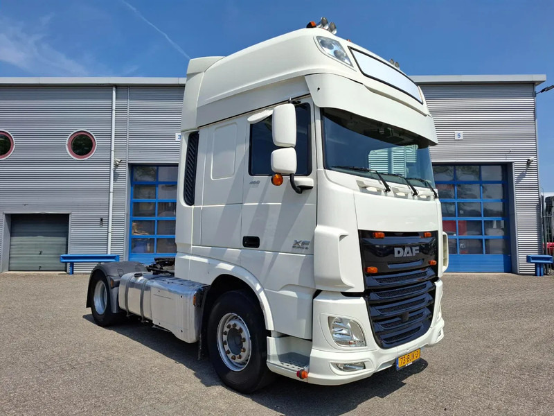 DAF XF106-460 / CLEAN NL TRUCK / DOUBLE TANK / 751675 KM / ACC / LWDS / FRIDGE / AUTOMATIC / EURO-6 / 2017 - Vlačilec: slika 2 DAF XF106-460 / CLEAN NL TRUCK / DOUBLE TANK / 751675 KM / ACC / LWDS / FRIDGE / AUTOMATIC / EURO-6 / 2017 - Vlačilec: slika 2