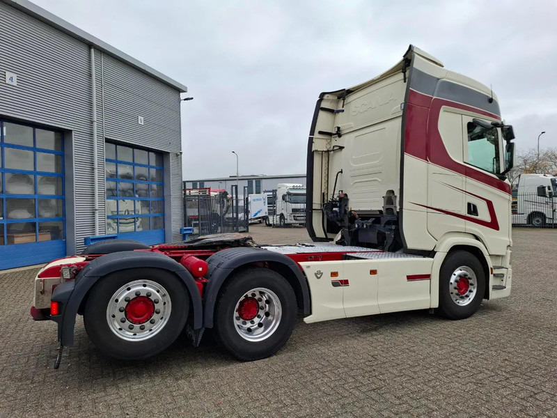 Scania NGS S650 V8 / RETARDER / 633397 KM / FULL-AIR / INLINER / FULL SPOILER / LEATHER / ALCOA / NAVI / FRIDGE / EURO-6 / 2020 - Vlačilec: slika 5 Scania NGS S650 V8 / RETARDER / 633397 KM / FULL-AIR / INLINER / FULL SPOILER / LEATHER / ALCOA / NAVI / FRIDGE / EURO-6 / 2020 - Vlačilec: slika 5