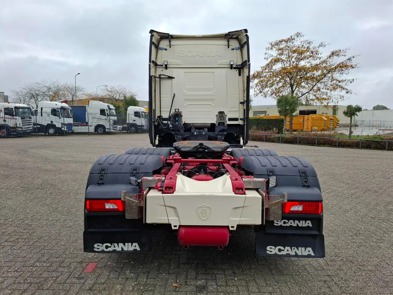 Scania NGS S650 V8 / RETARDER / 633397 KM / FULL-AIR / INLINER / FULL SPOILER / LEATHER / ALCOA / NAVI / FRIDGE / EURO-6 / 2020 - Vlačilec: slika 4 Scania NGS S650 V8 / RETARDER / 633397 KM / FULL-AIR / INLINER / FULL SPOILER / LEATHER / ALCOA / NAVI / FRIDGE / EURO-6 / 2020 - Vlačilec: slika 4