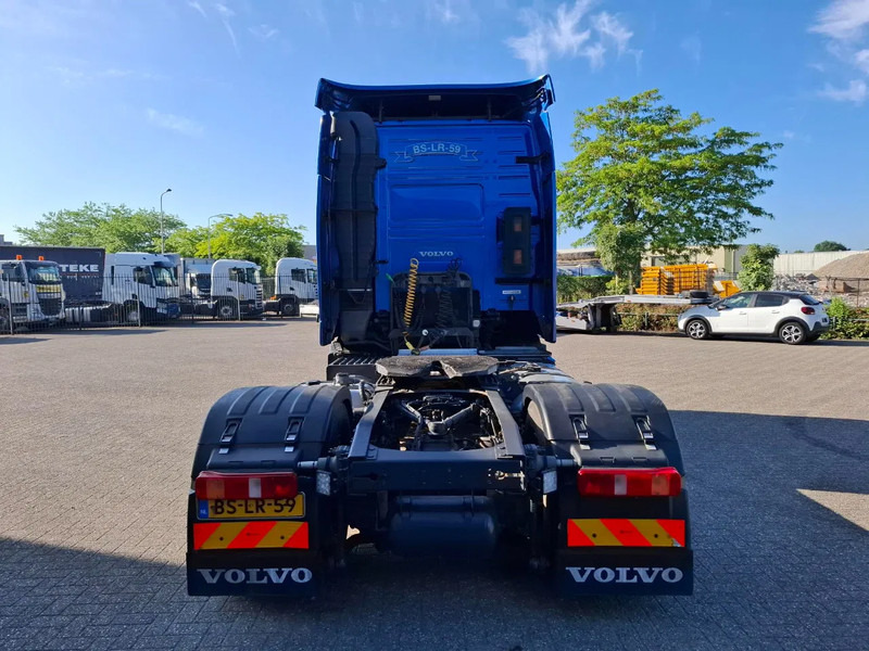 Volvo FH13-400 / HYDRAULICS / NL TRUCK / TUV:14-09-2025 / GLOBETROTTER / FRIGDE / AIRCO / AUTOMATIC / EURO-5 / 2006 - Vlačilec: slika 4 Volvo FH13-400 / HYDRAULICS / NL TRUCK / TUV:14-09-2025 / GLOBETROTTER / FRIGDE / AIRCO / AUTOMATIC / EURO-5 / 2006 - Vlačilec: slika 4