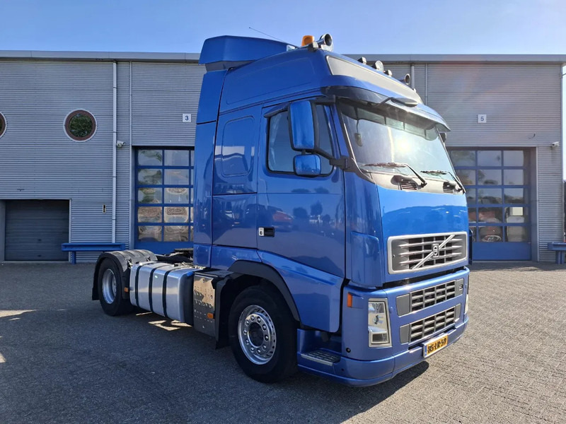 Volvo FH13-400 / HYDRAULICS / NL TRUCK / TUV:14-09-2025 / GLOBETROTTER / FRIGDE / AIRCO / AUTOMATIC / EURO-5 / 2006 - Vlačilec: slika 2 Volvo FH13-400 / HYDRAULICS / NL TRUCK / TUV:14-09-2025 / GLOBETROTTER / FRIGDE / AIRCO / AUTOMATIC / EURO-5 / 2006 - Vlačilec: slika 2