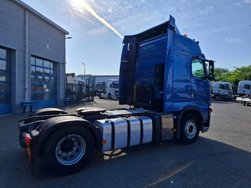 Volvo FH13-400 / HYDRAULICS / NL TRUCK / TUV:14-09-2025 / GLOBETROTTER / FRIGDE / AIRCO / AUTOMATIC / EURO-5 / 2006 - Vlačilec: slika 5 Volvo FH13-400 / HYDRAULICS / NL TRUCK / TUV:14-09-2025 / GLOBETROTTER / FRIGDE / AIRCO / AUTOMATIC / EURO-5 / 2006 - Vlačilec: slika 5
