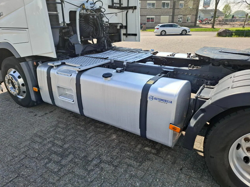 Volvo FH4-500 / VEB+ / DOUBLE TANK / I-PARKCOOL / TUV:08-01-2026 / ALCOA / FRIDGE / GOOD TYRES / AUTOMATIC / EURO-6 / 2018 lizing Volvo FH4-500 / VEB+ / DOUBLE TANK / I-PARKCOOL / TUV:08-01-2026 / ALCOA / FRIDGE / GOOD TYRES / AUTOMATIC / EURO-6 / 2018: slika 9