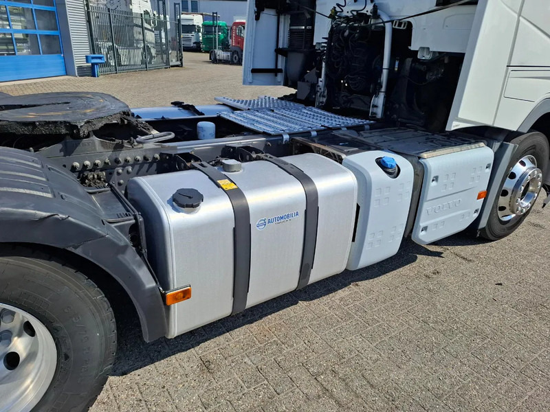 Volvo FH4-500 / VEB+ / DOUBLE TANK / I-PARKCOOL / TUV:08-01-2026 / ALCOA / FRIDGE / GOOD TYRES / AUTOMATIC / EURO-6 / 2018 lizing Volvo FH4-500 / VEB+ / DOUBLE TANK / I-PARKCOOL / TUV:08-01-2026 / ALCOA / FRIDGE / GOOD TYRES / AUTOMATIC / EURO-6 / 2018: slika 11