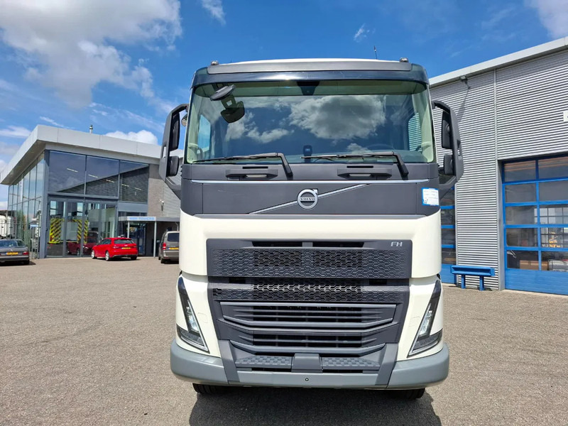 Volvo FH5-500 / 6X4 / RETARDER / HYDRAULICS / ONLY:46190 KM / BIG AXLE / 52 TON / VEB+ / ACC / LWDS / TOP CONDITION / AUTOMATIC / EURO - Vlačilec: slika 5 Volvo FH5-500 / 6X4 / RETARDER / HYDRAULICS / ONLY:46190 KM / BIG AXLE / 52 TON / VEB+ / ACC / LWDS / TOP CONDITION / AUTOMATIC / EURO - Vlačilec: slika 5