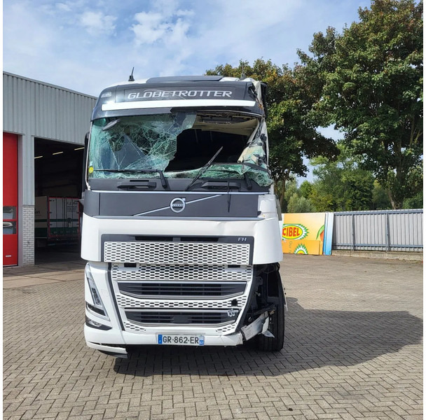 Volvo FH5-500 XL / ENGINE RUNNING / VEB+ / I-PARKCOOL / ONLY:349717 KM / I-SAVE / ACC / LWDS / SIDESKIRTS / AUTOMATIC / EURO-6 / 2023 - Vlačilec: slika 2 Volvo FH5-500 XL / ENGINE RUNNING / VEB+ / I-PARKCOOL / ONLY:349717 KM / I-SAVE / ACC / LWDS / SIDESKIRTS / AUTOMATIC / EURO-6 / 2023 - Vlačilec: slika 2