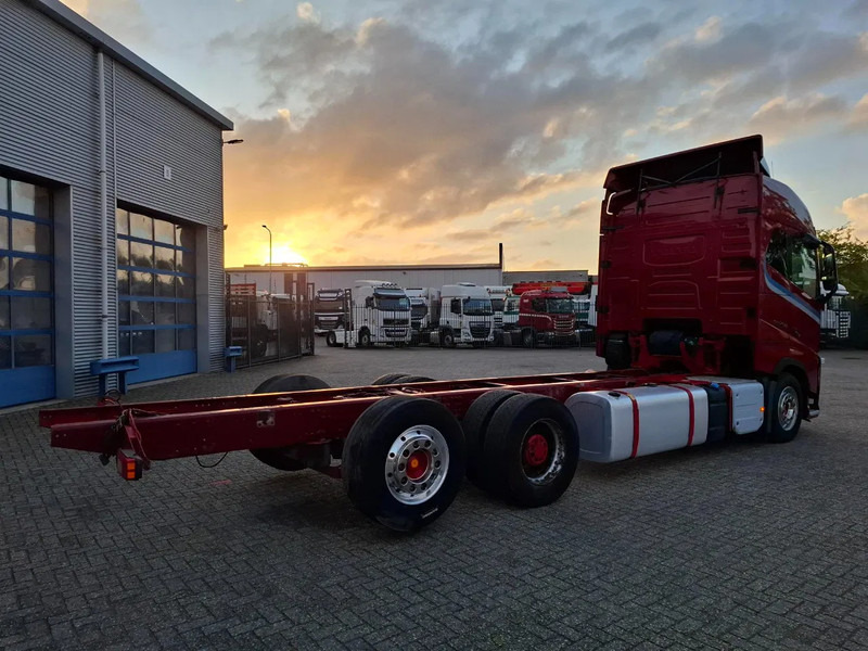 Volvo FH16-750 / BIG AXLE / VEB+ / ONLY:679711 KM / DYNAMIC STEERING / NAVI / LWDS / FULL-AIR / AUTOMATIC / EURO-6 / 2018 - Tovornjak-šasija: slika 5 Volvo FH16-750 / BIG AXLE / VEB+ / ONLY:679711 KM / DYNAMIC STEERING / NAVI / LWDS / FULL-AIR / AUTOMATIC / EURO-6 / 2018 - Tovornjak-šasija: slika 5