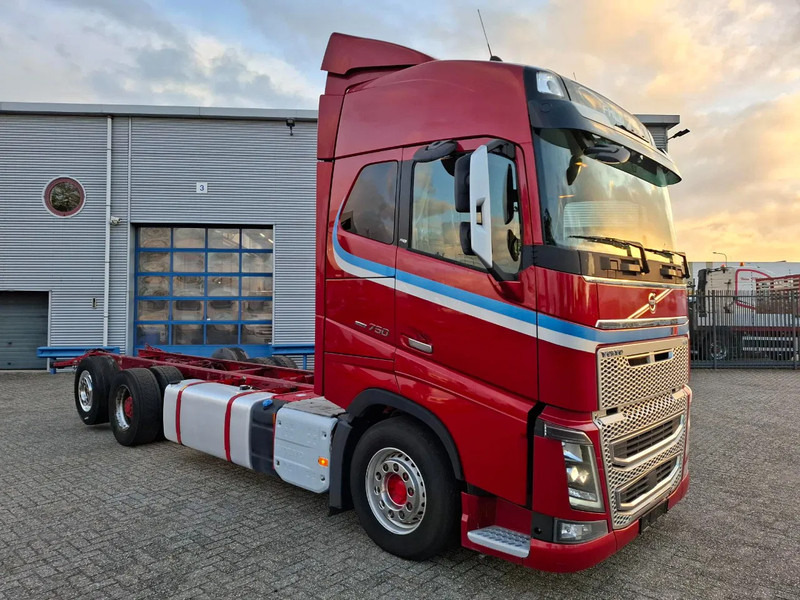 Volvo FH16-750 / BIG AXLE / VEB+ / ONLY:679711 KM / DYNAMIC STEERING / NAVI / LWDS / FULL-AIR / AUTOMATIC / EURO-6 / 2018 - Tovornjak-šasija: slika 2 Volvo FH16-750 / BIG AXLE / VEB+ / ONLY:679711 KM / DYNAMIC STEERING / NAVI / LWDS / FULL-AIR / AUTOMATIC / EURO-6 / 2018 - Tovornjak-šasija: slika 2
