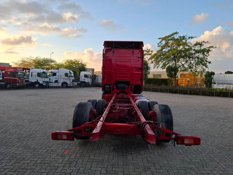 Volvo FH16-750 / BIG AXLE / VEB+ / ONLY:679711 KM / DYNAMIC STEERING / NAVI / LWDS / FULL-AIR / AUTOMATIC / EURO-6 / 2018 - Tovornjak-šasija: slika 4 Volvo FH16-750 / BIG AXLE / VEB+ / ONLY:679711 KM / DYNAMIC STEERING / NAVI / LWDS / FULL-AIR / AUTOMATIC / EURO-6 / 2018 - Tovornjak-šasija: slika 4
