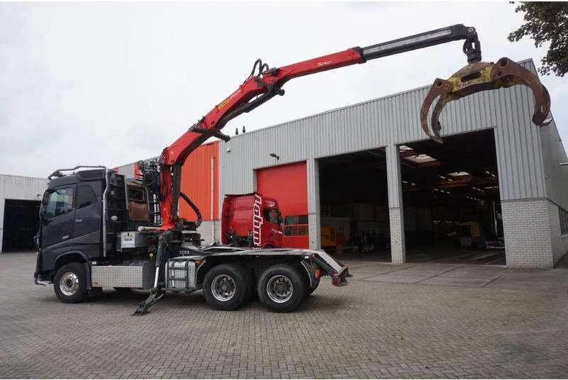 Volvo FH16-750 / ENGINE RUNNING / 6x4 / RETARDER / BIG AXLE / VEB+ / PALFINGER FD250 / EURO-6 / 2016 - Tovornjak za prevoz lesa, Tovornjak z dvigalom: slika 5 Volvo FH16-750 / ENGINE RUNNING / 6x4 / RETARDER / BIG AXLE / VEB+ / PALFINGER FD250 / EURO-6 / 2016 - Tovornjak za prevoz lesa, Tovornjak z dvigalom: slika 5