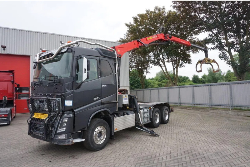 Volvo FH16-750 / ENGINE RUNNING / 6x4 / RETARDER / BIG AXLE / VEB+ / PALFINGER FD250 / EURO-6 / 2016 - Tovornjak za prevoz lesa, Tovornjak z dvigalom: slika 1 Volvo FH16-750 / ENGINE RUNNING / 6x4 / RETARDER / BIG AXLE / VEB+ / PALFINGER FD250 / EURO-6 / 2016 - Tovornjak za prevoz lesa, Tovornjak z dvigalom: slika 1